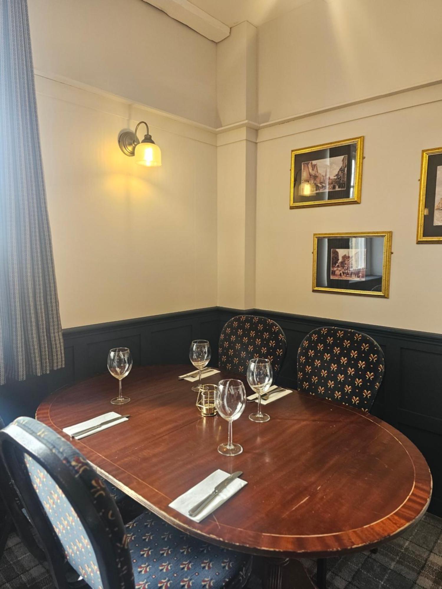 The Old Railway Hotel Porton Buitenkant foto